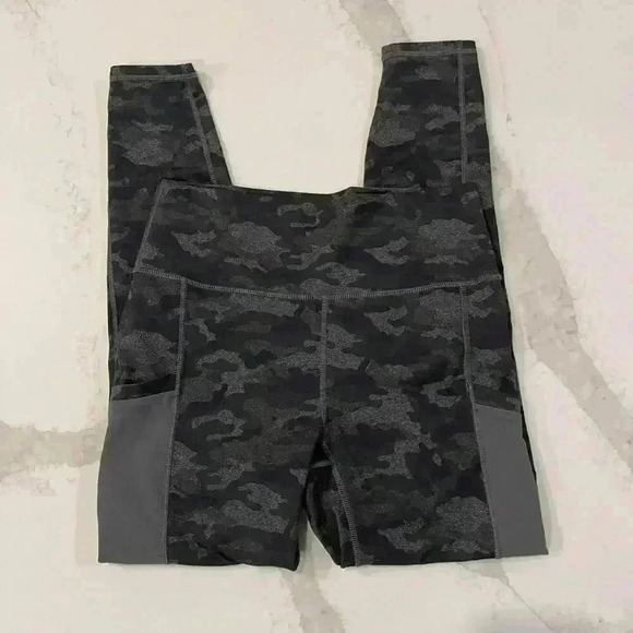 Fabletics On-The-Go PowerHold High-Waisted Activewear Legging Camo Women’s Small - Picture 3 of 8